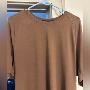 lululemon men’s xl license to train short-sleeve shirt